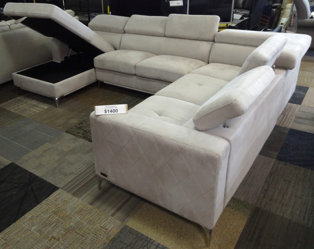 Blaise Sectional w/Storage Chaise